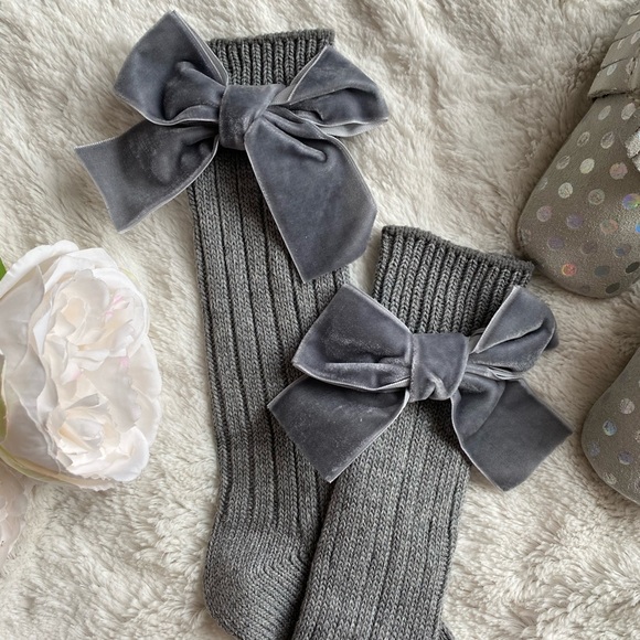 ✨SOLD✨Baby Girl Knee High Socks With Bow 🎀 - Picture 2 of 6